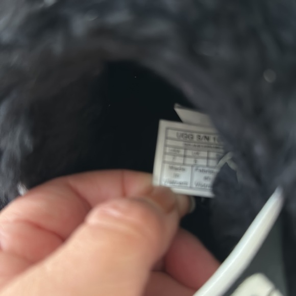 Ugg - Picture 2 of 3